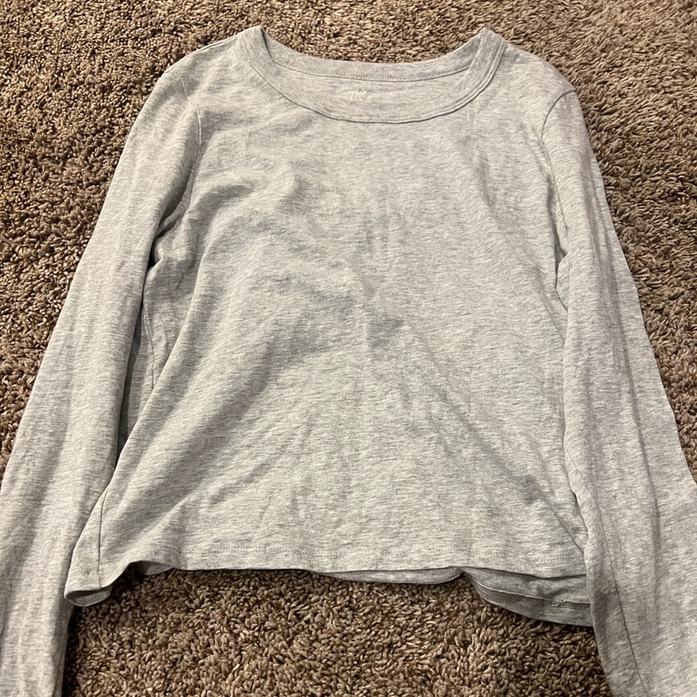 Womens shorter long sleve
